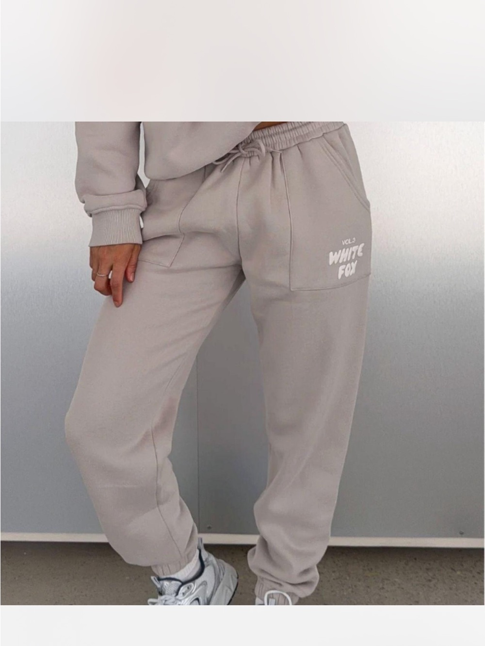 🤍 White Fox Boutique Offstage Sweatpants in Moon — Size XS